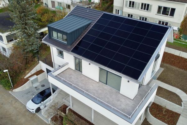 solar-wohlen-indach-01-03-1920pxE7D48915-6D6A-335D-C1E5-AB92C3EA8D7C.jpg